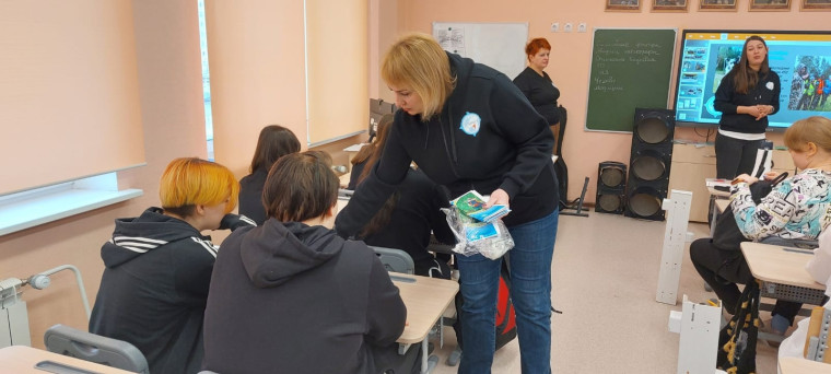 Встреча лицеистов с волонтерами поискового отряда "Азимут"..