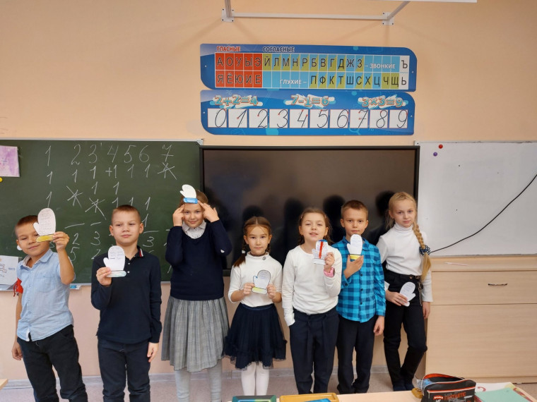 Сегодня замечательный и веселый день, 28 октября, пятница, день закрытия предметной недели по русскому языку в начальной школе..