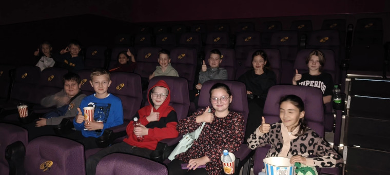  Сегодня, ребята 4 «К» класса и классный руководитель Семешкова Алёна Семёновна, посетили кинотеатр и просмотрели фильм &quot;Повелитель ветра&quot;..