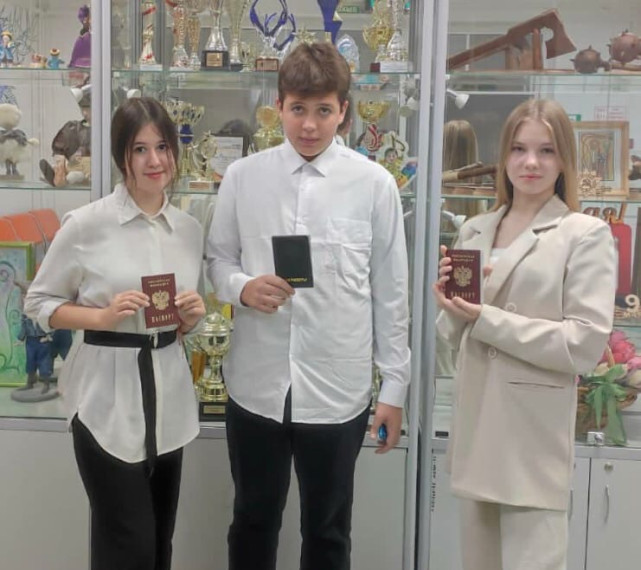 28 сентября, на базе МБОУ СОШ 42, состоялась церемония торжественного вручения паспортов гражданина Российской Федерации, несовершеннолетним, достигшим 14-ти летнего возраста..